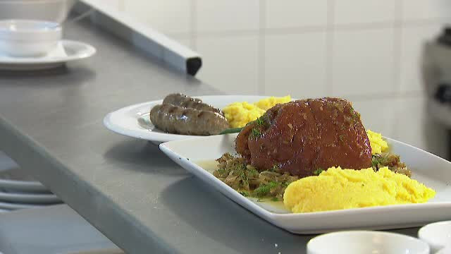 Soluţia pentru doamnele care nu vor să gătească pentru masa de Crăciun