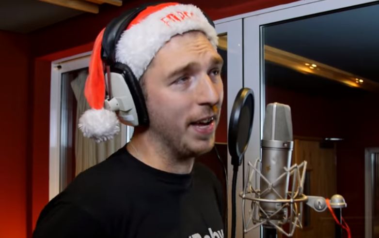 Melodia cu care un blogger a depășit-o pe Ariana Grande în topurile din Marea Britanie