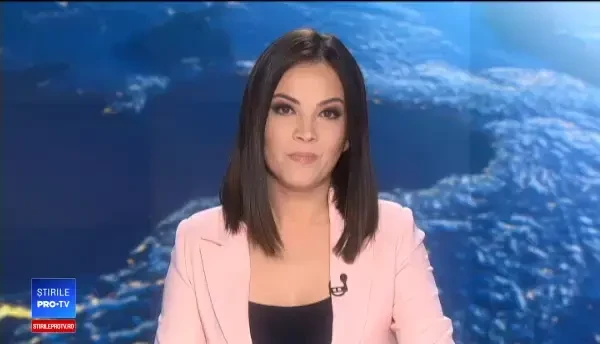 Turmă de 10 zimbri, surprinsă într-o pădure din Parcul Naţional Vânători