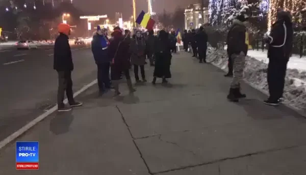 Protest în Piața Victoriei, după adoptarea proiectului de OUG privind măsurile fiscal-bugetare