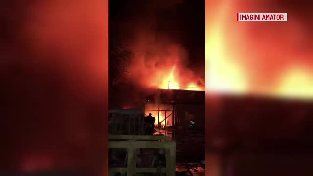 Incendiu uriaş la o fabrică din Alba Iulia: ”Explozie puternică”