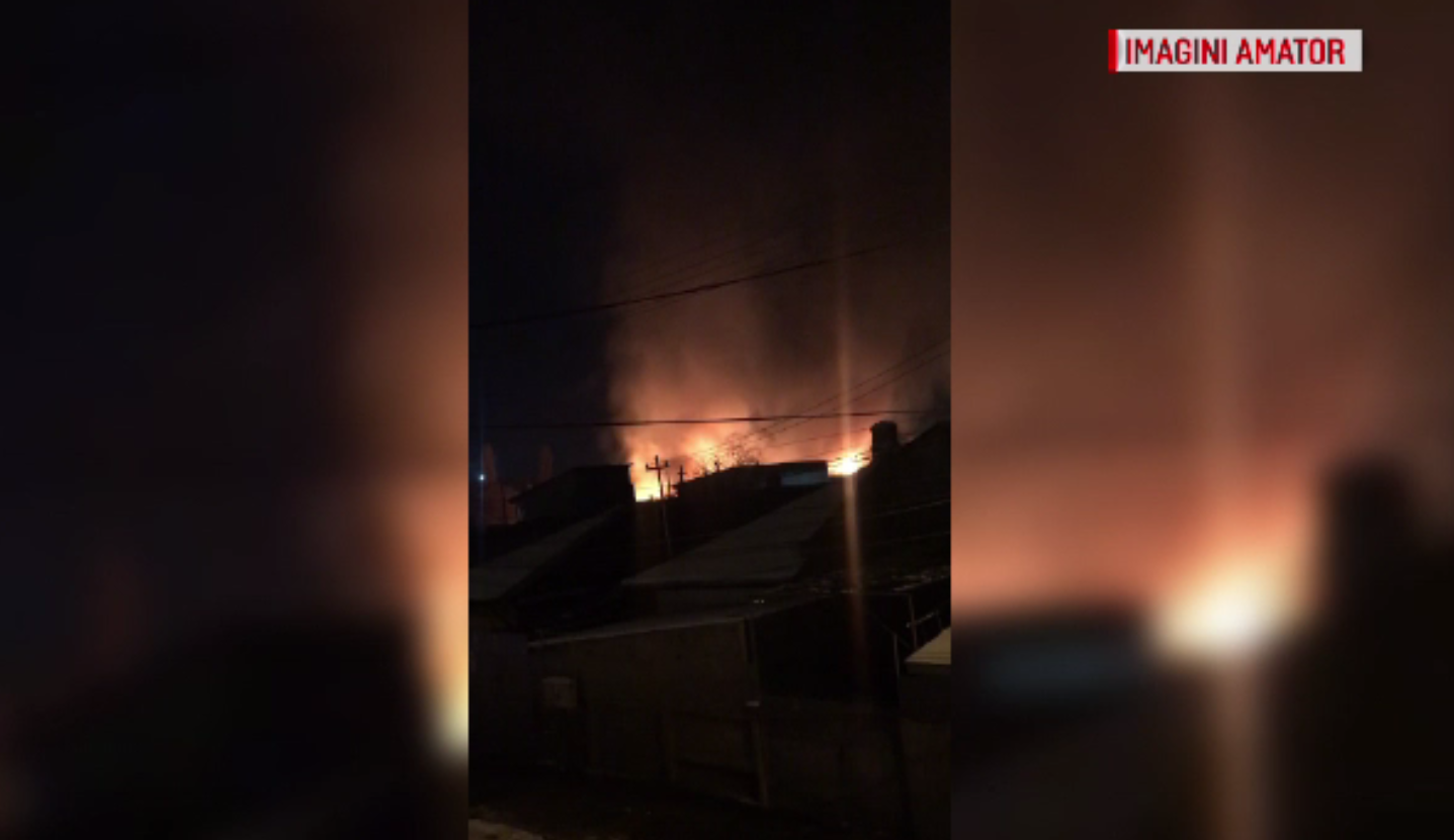 Patru familii au rămas fără locuință în prag de sărbători. Casele, mistuite de flăcări