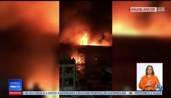 Incendiu violent în București. 10 mașini de pompieri chemate de urgență