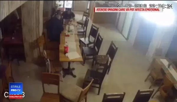 Antrenorul de box bătut în bar mai vrea o rundă cu agresorul. ”Hai, tată, afară”