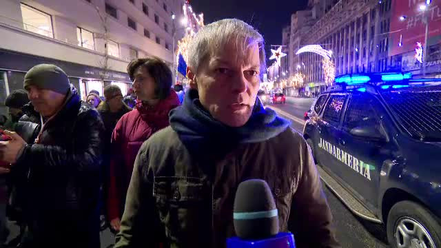Marș în București pentru victimele Revoluției. Cioloș: "Nu putem fi decât aici”
