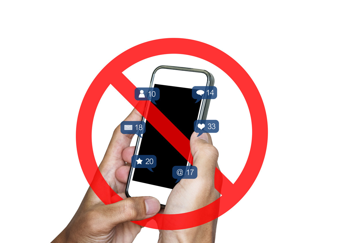 Ai renunța un an la smartphone pentru 100.000 de dolari? Uite ce trebuie să faci