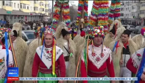 Reacţia vasluienilor când văd cetele de colindători. "Nu s-a auzit nicăieri aşa ceva"