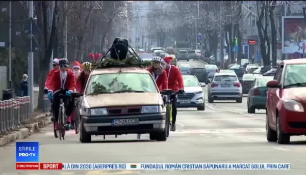 Moş Crăciun pe bicicletă, în Constanţa. De ce au fost revoltaţi copiii când l-au văzut