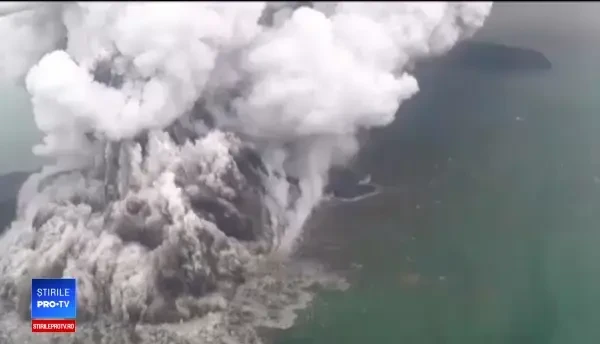 Momentul erupţiei vulcanului din Indonezia. Ar putea urma un nou tsunami devastator