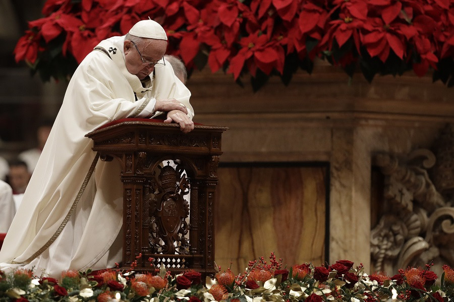Mesaj dur de Crăciun al Papei Francisc. "Omul a devenit lacom"