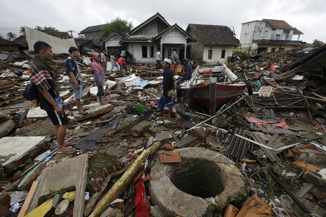 Tsunami în Indonezia. Bilanţul a crescut: 429 de morţi şi 1.500 de răniţi