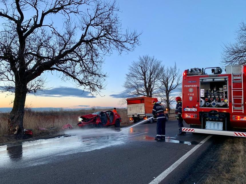 Accident groaznic în Teleorman, în dimineaţa de Crăciun. 2 tineri au murit pe loc