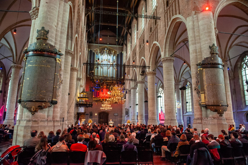 Țara care-și transformă bisericile în cluburi. Sunt tot mai puțini creștini