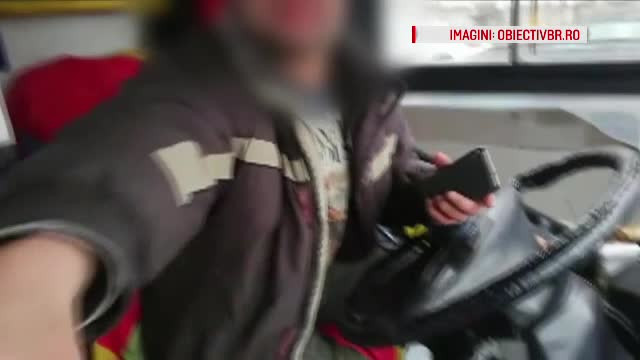 Șofer de autobuz beat, filmat în timp ce conduce haotic. Cum salvează un călător situația
