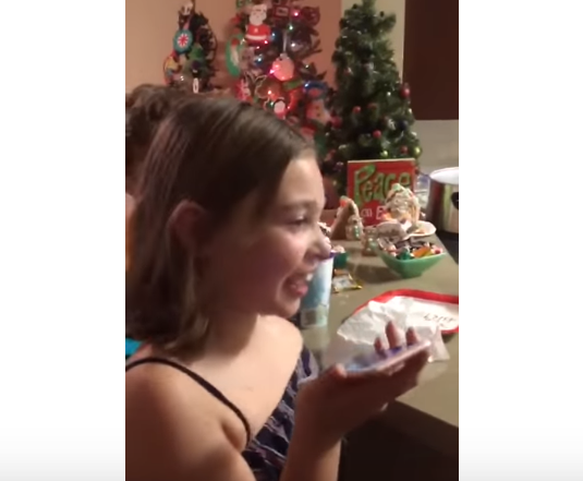 Ce i-a răspuns fetița de 7 ani lui Trump când i-a sugerat că Moș Crăciun nu există. VIDEO