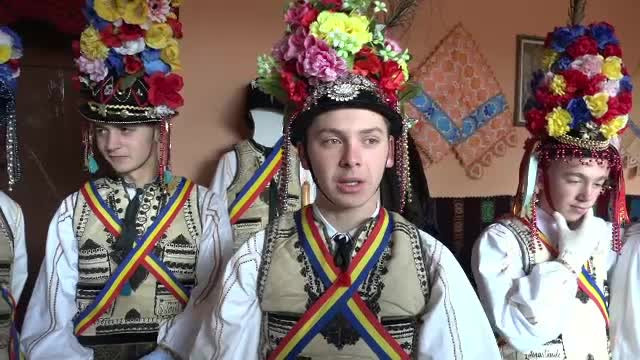 Ce fac tinerii de ”Butea Feciorilor”, un obicei transmis din generație în generație