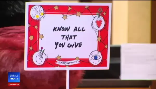 După cozile pentru cumpărarea cadourilor, au urmat cele pentru returnarea lor