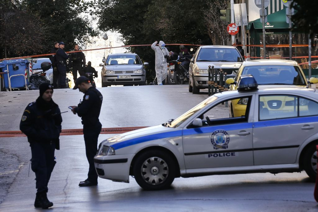 Atac cu bombă la o biserică ortodoxă din Grecia. Doi oameni au fost răniţi