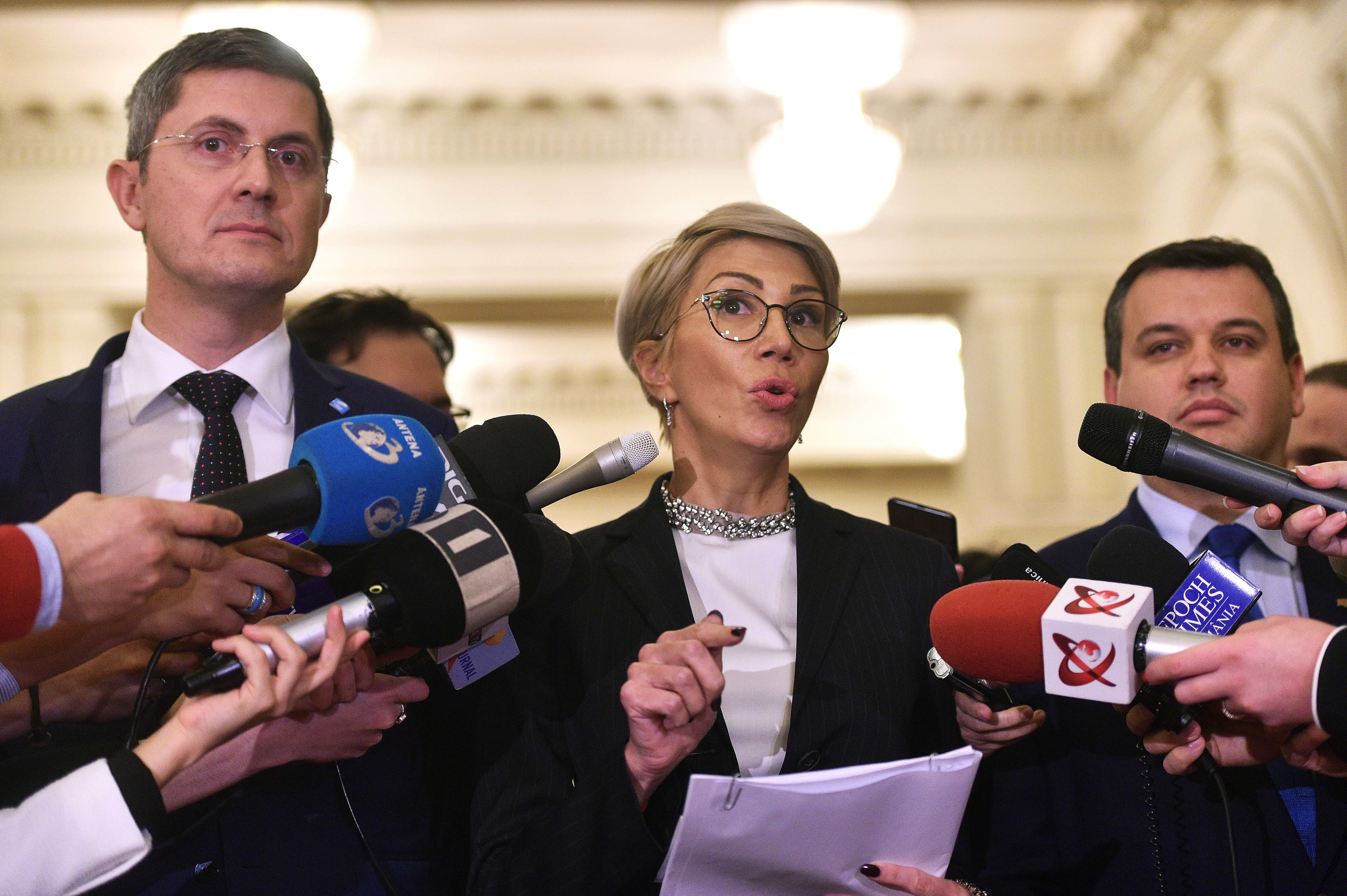 PNL și USR au reclamat la CCR ”noi motive de neconstituționalitate” ale Legii pensiilor