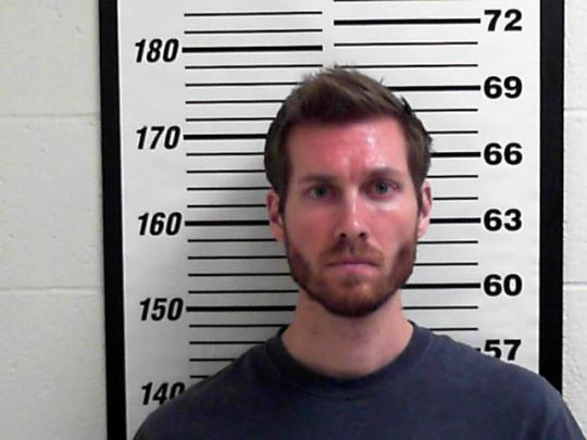 Metoda folosită de un pedofil pentru a scăpa nepedepsit după ce a sedus o fetiță