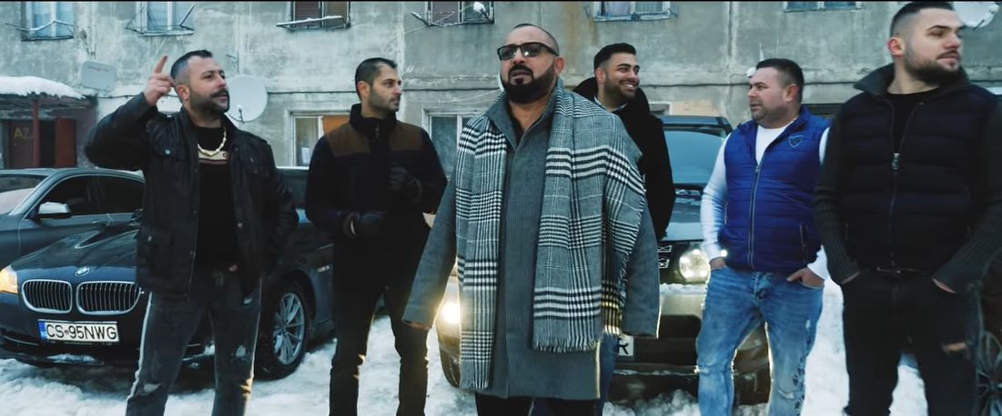 Polițist într-un clip al unei piese de manele: ”Aici e mafia”. Reacția superiorilor. VIDEO