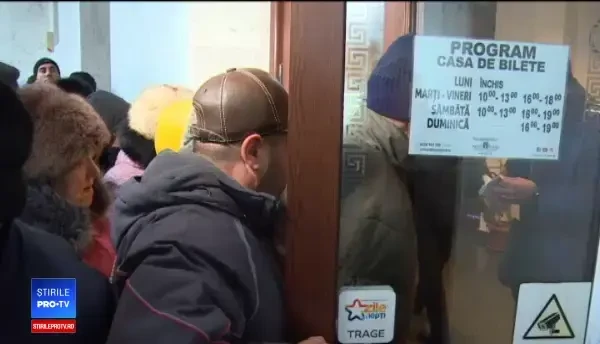 Pensionarii din Galaţi au stat toată noaptea în ger ca să prindă bilete la Revelion