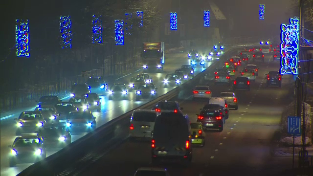 Coloană de mașini pe DN 1, înspre stațiunile montane. 270 de radare ”în acțiune”
