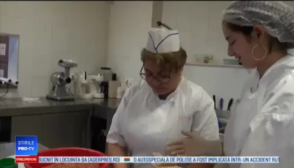 Au renunțat la sărbători pentru bani de buzunar. Cât câștigă un elev într-un restaurant