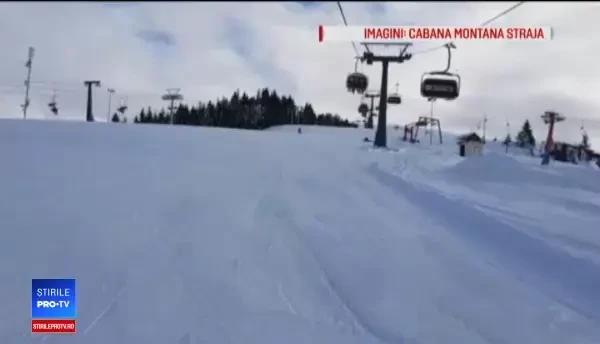 Panică în staţiunea Straja. Câţiva turişti au rămas blocaţi în telescaun