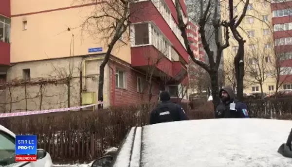 Sediul unei bănci din Brașov a fost spart. Atacatorii au aruncat în aer bancomatul