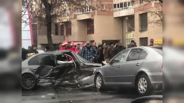 Două femei și doi copii, la spital după un accident provocat de viteză în Brașov