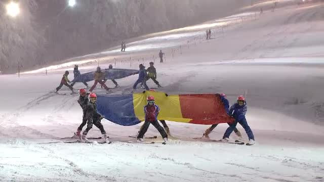 Start oficial al sezonului de schi pe pârtia Clăbucet din Predeal. Mii de oameni la paradă