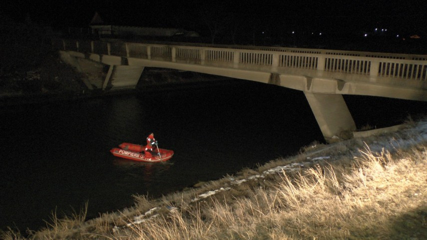 O fată de 18 ani s-a aruncat în râul Bistrița după o ceartă cu mama ei. Trupul ei nu a fost găsit