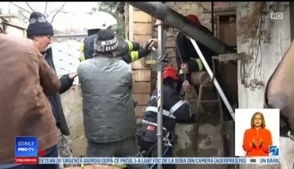 Un cățel a fost recuperat dintr-o fântână de 13 metri, în Târgu Mureș