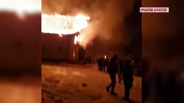 La un pas de un dezastru de Anul Nou. Vila cu 10 turiști care a luat foc NU era autorizată
