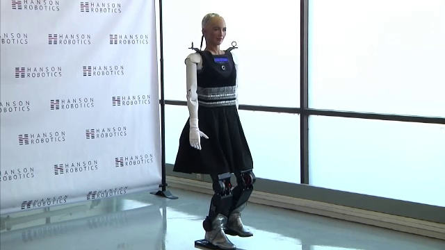 Anul roboților. Tot mai inteligenți, au ajuns să lucreze în bănci sau să vândă mașini