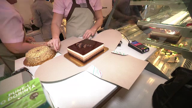 Cozi la cofetării înainte de Revelion. ”Bărbații se plâng că femeile nu mai fac prăjituri”