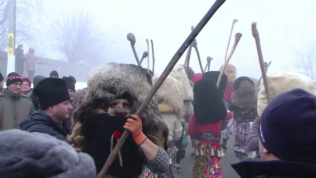 Bătaia tradițională de la Ruginoasa, oprită de jandarmi: "Era mai frumos când se băteau”