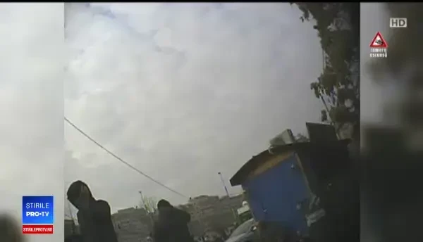 Camera ascunsă la tarabele cu petarde. Marfa vândută de comercianți „pe sub mână”