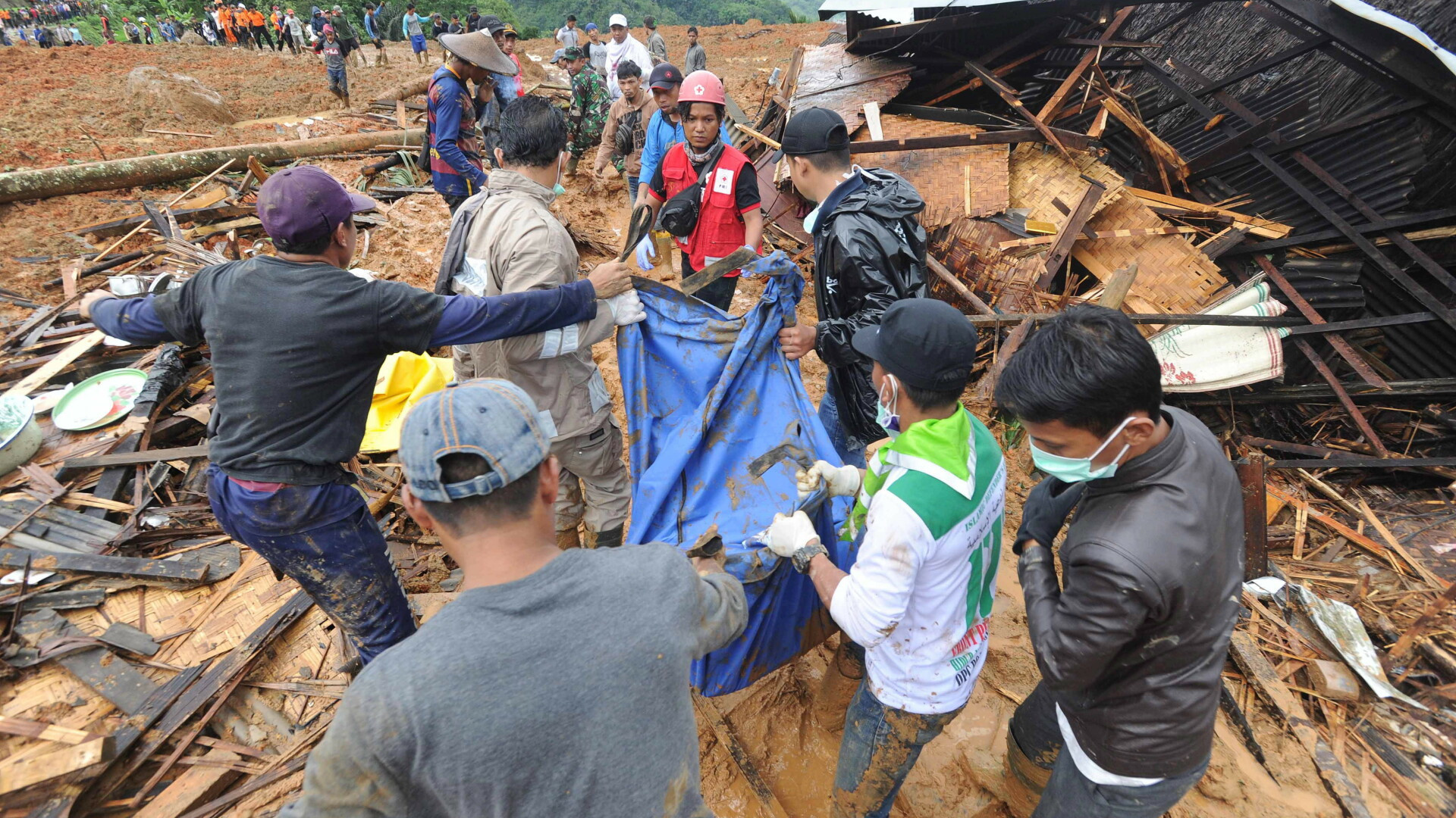 Alunecari de teren Indonezia