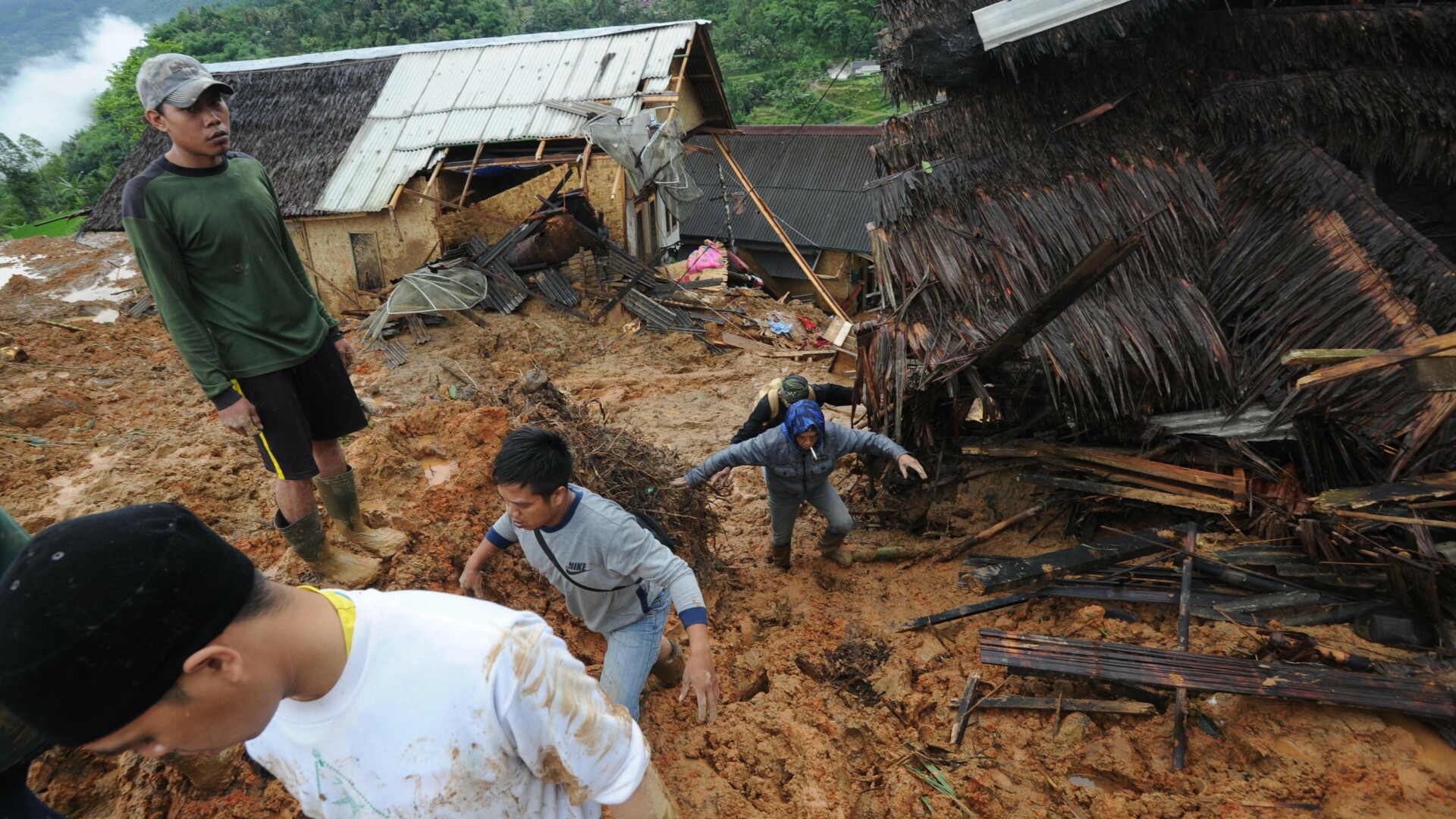 Alunecari de teren Idonezia