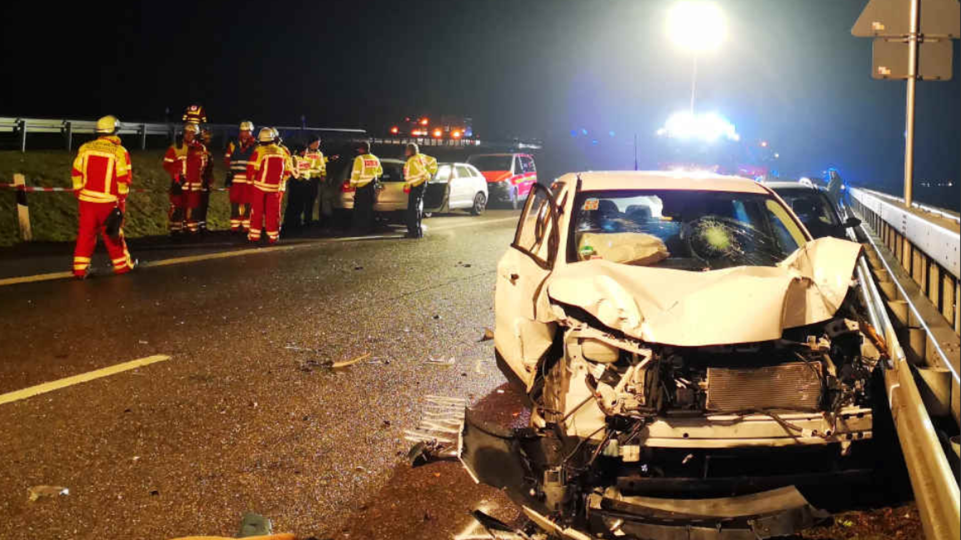 Grav accident rutier pe o autostradă, în noaptea de Revelion. Sunt 2 morți și 19 răniți