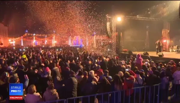 Opt cupluri s-au căsătorit la Poarta Sărutului, de Revelion. ”O noapte de neuitat”