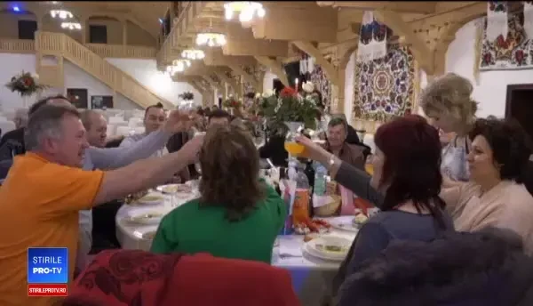 Zeama de varză și ciorba acră, remediile românilor pentru mahmureală. Ce spun însă medicii