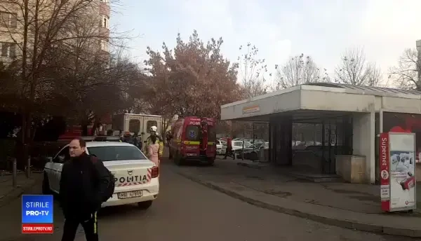 Un tânăr de 19 ani s-a aruncat în fața metroului, în stația Costin Georgian