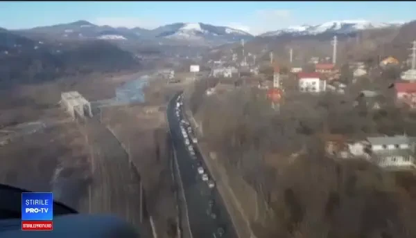 Drumul către munte aglomerat de alt val de turiști: ”Am făcut 5 km în 2 ore”