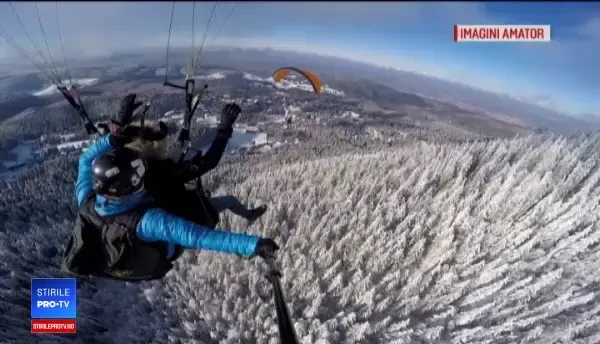 Experiențe inedite pentru turisți, la Brașov. Sumele plătite pentru zborul cu parapanta