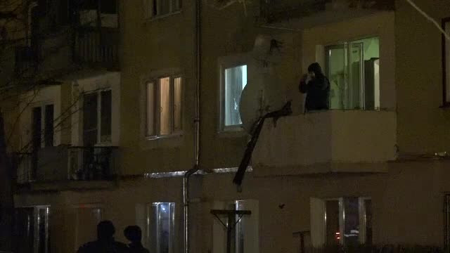 Explozie puternică, urmată de un incendiu, într-un bloc din Tg. Mureș. Proprietarul are arsuri