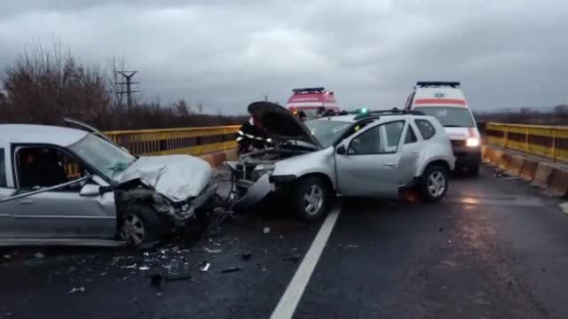 Un șofer de 26 de ani a provocat un accident pe DN1. Cinci răniți, printre care un copil