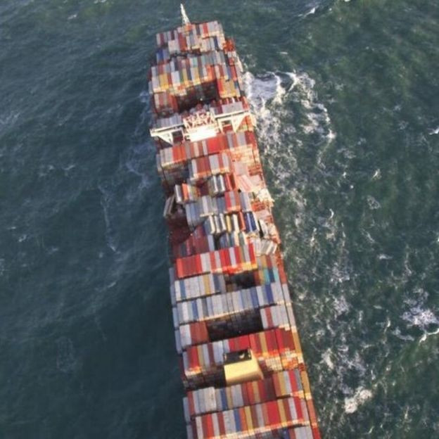 270 de containere pierdute de o navă, în Marea Nordului. Alertă din cauza încărcăturii